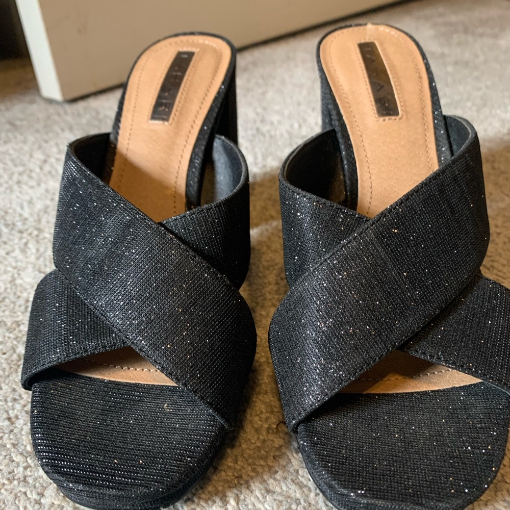 NWT Tahari Black shimmer open toe chunky heel.